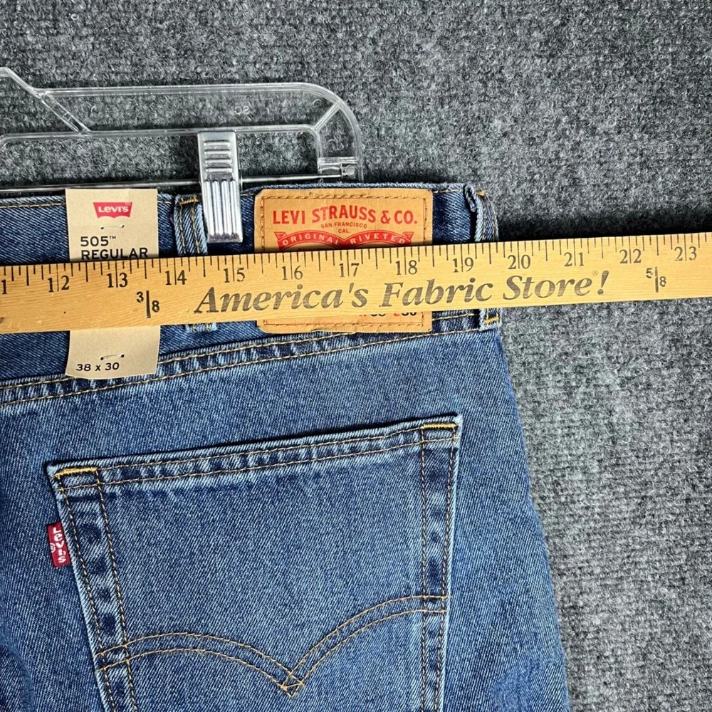 Levi's 505 Regular Fit Jeans Mens 38x30 Blue Medium Wash Straight Leg Denim NWT